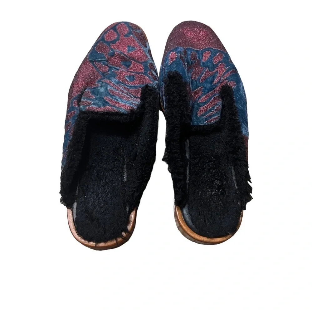 FREE PEOPLE Butterfly Effect Mules Faux Fur Lined in Pink/Blue Size 38 (7.5)